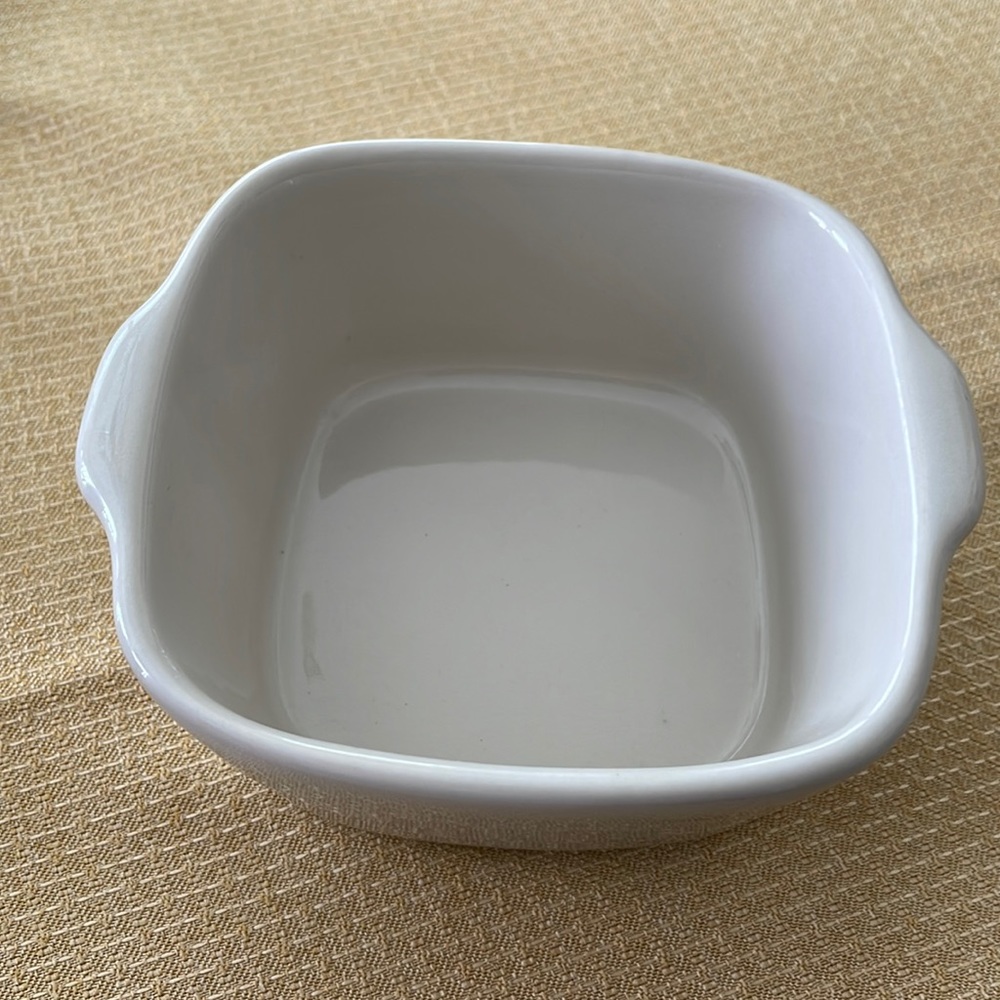 Henn pottery small bakeware